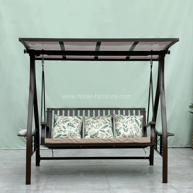 Kodėl pakabinama kėdė lauke yra protingiausias būdas pagerinti lauko komfortą?