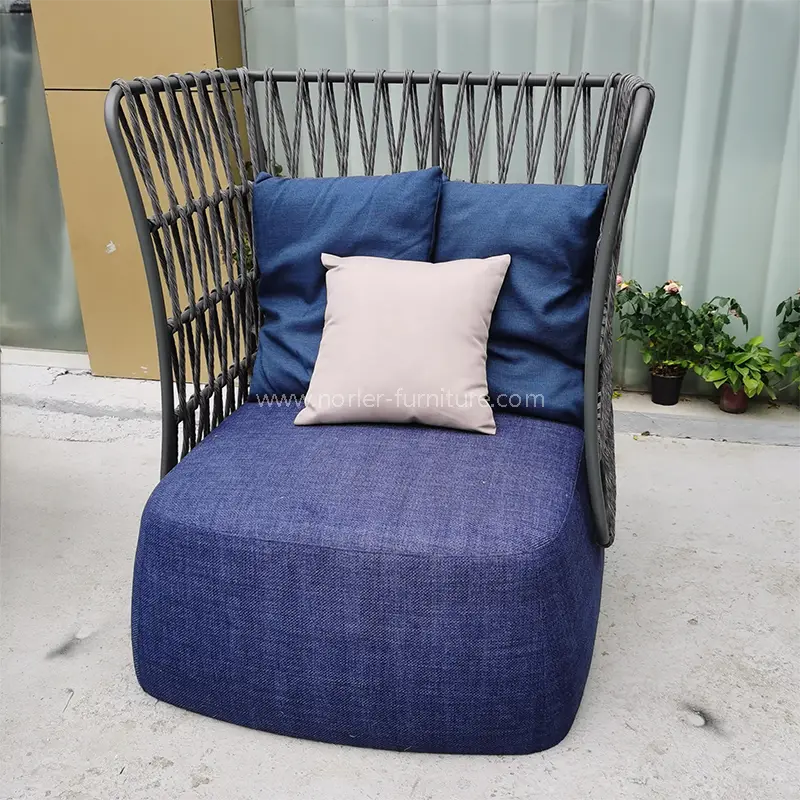 Šiuolaikinė aliuminio rėmo virvės audimo mėlynos pagalvėlės sofa