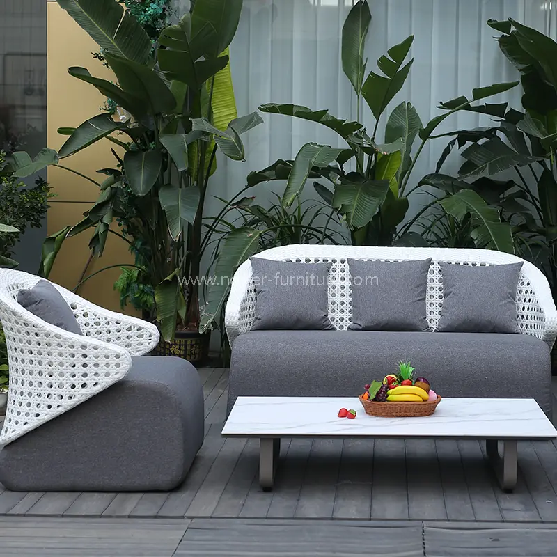 Lauko aliuminio rėmo balta ranka austi rotango atlošo sofa
